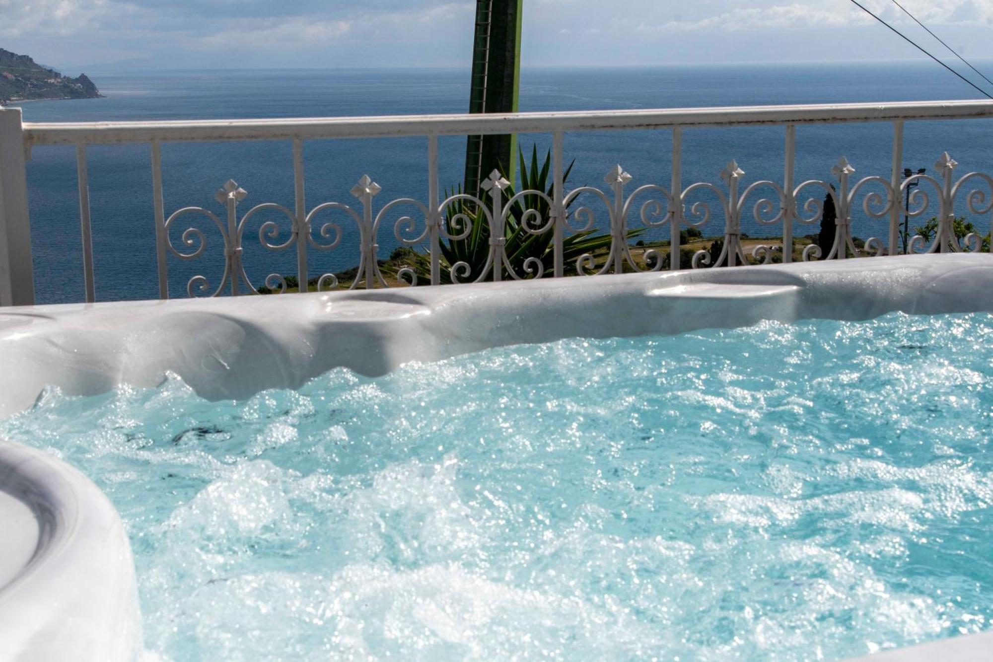 Dream View Suites Taormina Exteriör bild